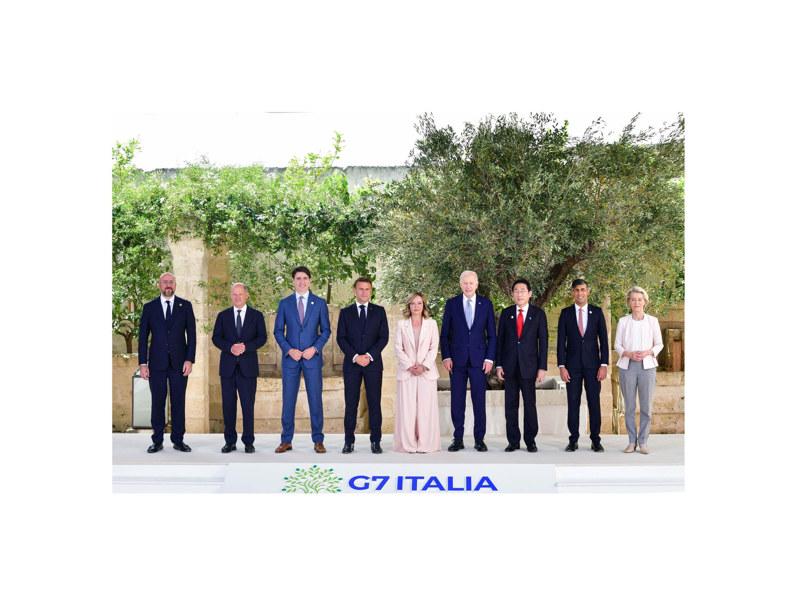 G7-family-photo-ph.-Massimiliano-De-Giorgi-2-scaled
