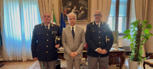 piantedosi_poliziotti